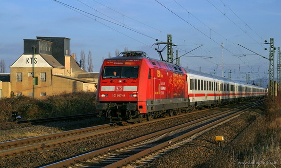 101 047