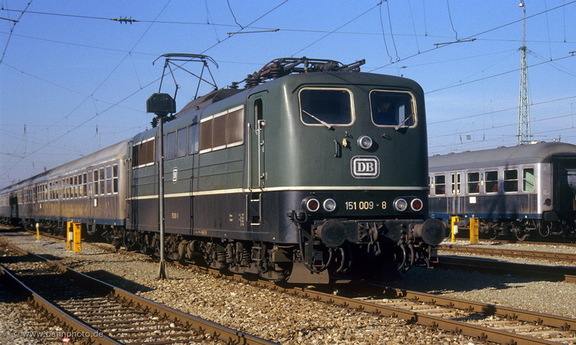 151 009