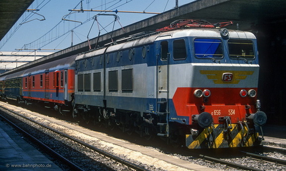 656 534