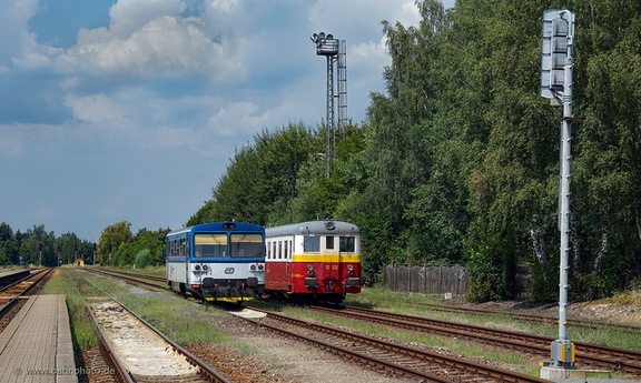 810 573