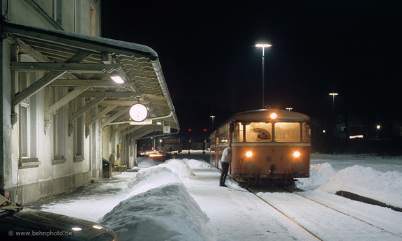 796 680