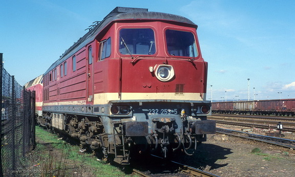 232 253