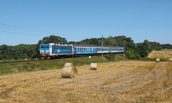 362 083