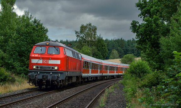 218 385