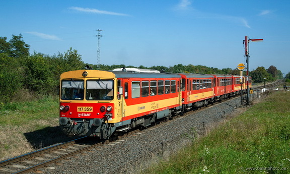 117 359
