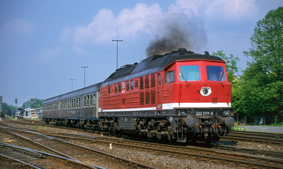 232 077