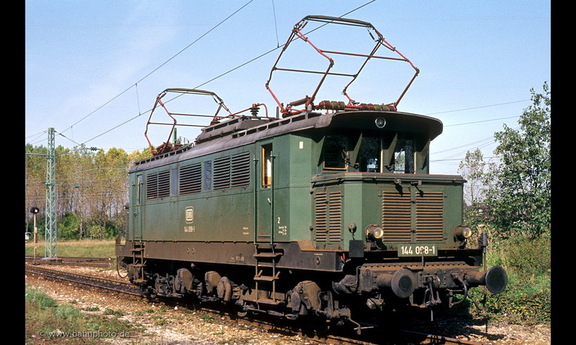 144 098