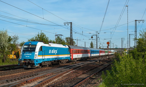 183 001
