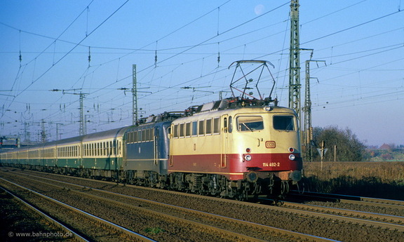 110 492