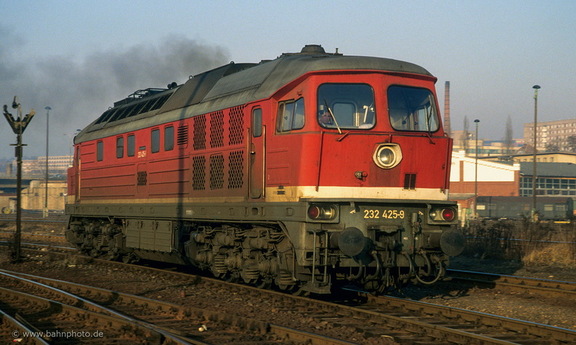 232 425