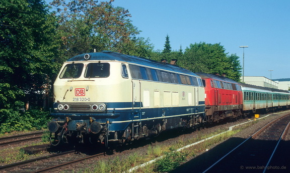 218 320