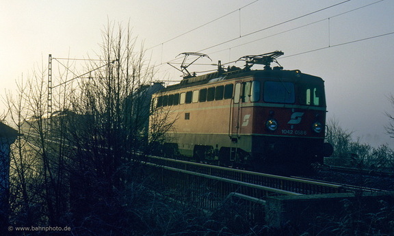 1042 058