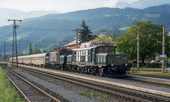 1020 044