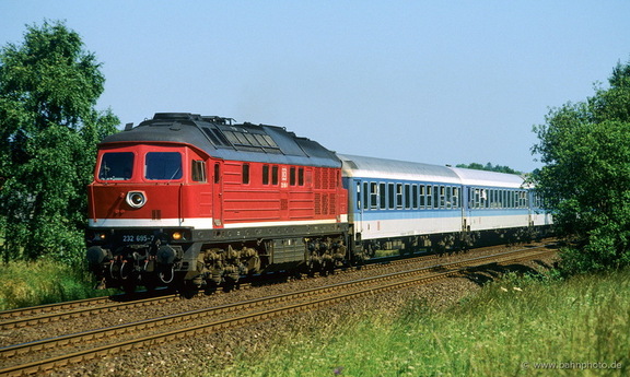 232 695